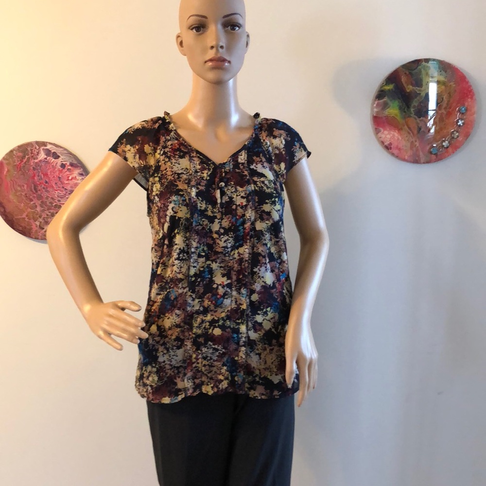 Unknown brand. Black patterned cap sleeve top. Size small.